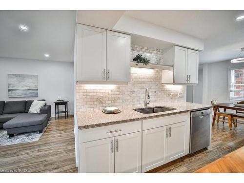 4-403 Keats Way, Waterloo, ON - Indoor Photo Showing Kitchen With Upgraded Kitchen