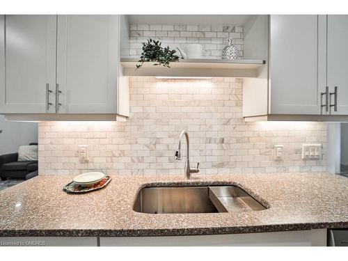 4-403 Keats Way, Waterloo, ON - Indoor Photo Showing Kitchen With Double Sink With Upgraded Kitchen