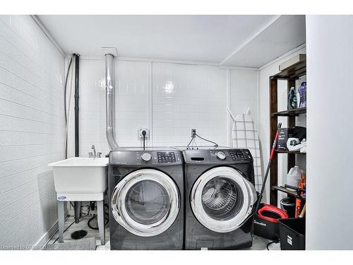 4-403 Keats Way, Waterloo, ON - Indoor Photo Showing Laundry Room