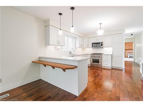 211 Mclaren Road, Milton, ON - Indoor Photo Showing Kitchen With Upgraded Kitchen