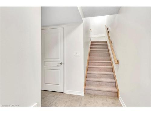 158 Truedell Circle, Waterdown, ON - Indoor Photo Showing Other Room