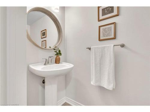 158 Truedell Circle, Waterdown, ON - Indoor Photo Showing Bathroom