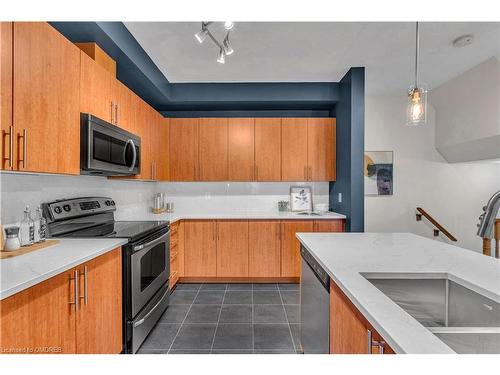 158 Truedell Circle, Waterdown, ON - Indoor Photo Showing Kitchen With Stainless Steel Kitchen