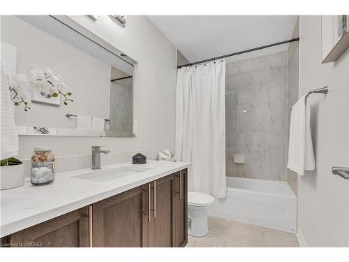 158 Truedell Circle, Waterdown, ON - Indoor Photo Showing Bathroom