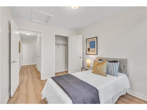 158 Truedell Circle, Waterdown, ON - Indoor Photo Showing Bedroom