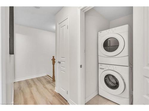 158 Truedell Circle, Waterdown, ON - Indoor Photo Showing Laundry Room