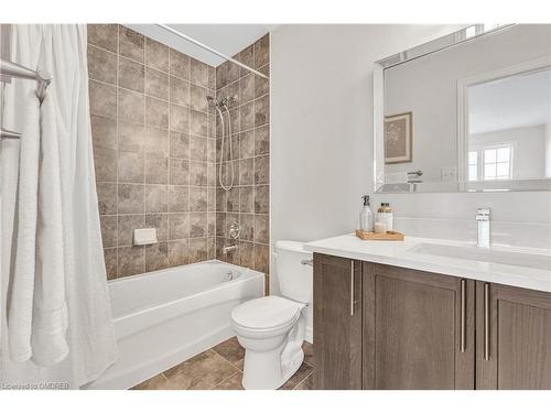 158 Truedell Circle, Waterdown, ON - Indoor Photo Showing Bathroom