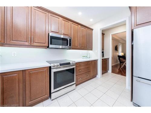 10 Orchid Avenue, Georgetown, ON - Indoor Photo Showing Kitchen