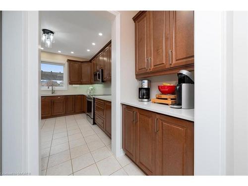 10 Orchid Avenue, Georgetown, ON - Indoor Photo Showing Kitchen