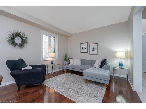 10 Orchid Avenue, Georgetown, ON - Indoor Photo Showing Living Room