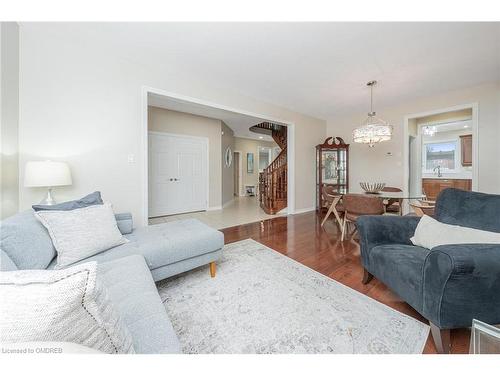 10 Orchid Avenue, Georgetown, ON - Indoor Photo Showing Living Room