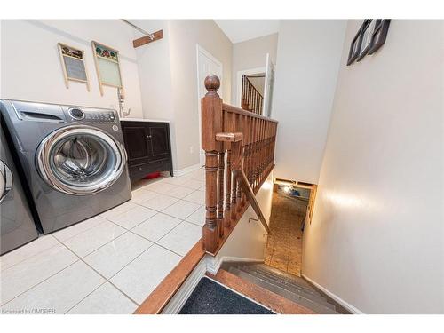 10 Orchid Avenue, Georgetown, ON - Indoor Photo Showing Laundry Room