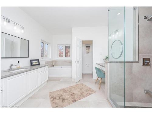 10 Orchid Avenue, Georgetown, ON - Indoor Photo Showing Bathroom