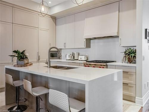 184 Dorval Drive, Oakville, ON - Indoor Photo Showing Kitchen With Double Sink With Upgraded Kitchen