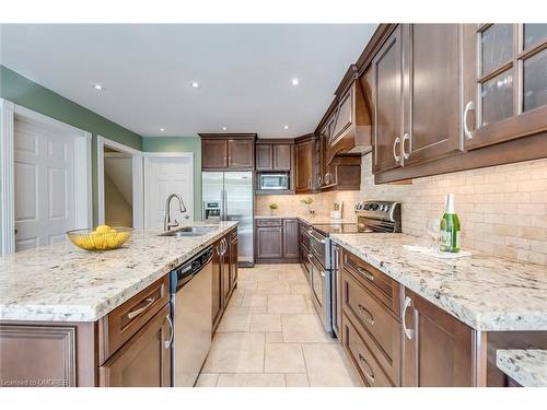 1312 Fieldcrest Lane, Oakville, ON - Indoor Photo Showing Kitchen With Double Sink With Upgraded Kitchen