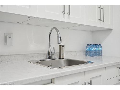 312-1450 Glen Abbey Gate, Oakville, ON - Indoor Photo Showing Kitchen