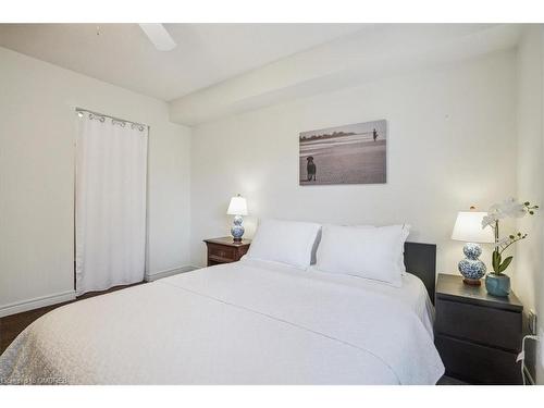 312-1450 Glen Abbey Gate, Oakville, ON - Indoor Photo Showing Bedroom