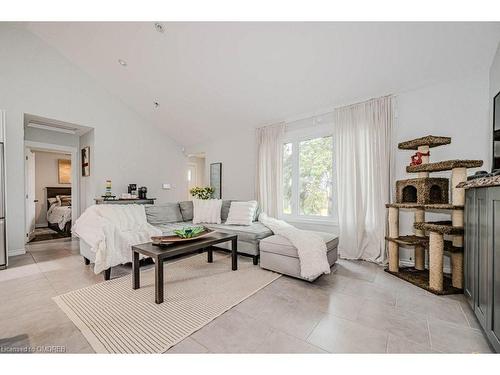 27 Aldridge Street, Hamilton, ON - Indoor Photo Showing Living Room