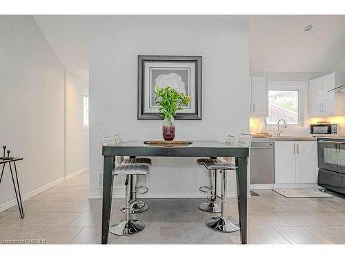 27 Aldridge Street, Hamilton, ON - Indoor Photo Showing Kitchen