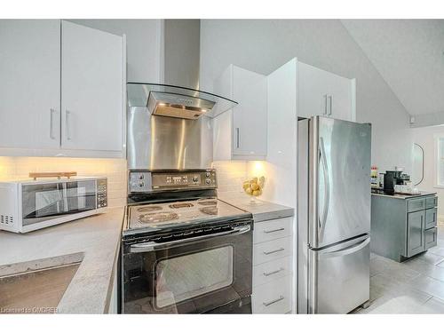 27 Aldridge Street, Hamilton, ON - Indoor Photo Showing Kitchen