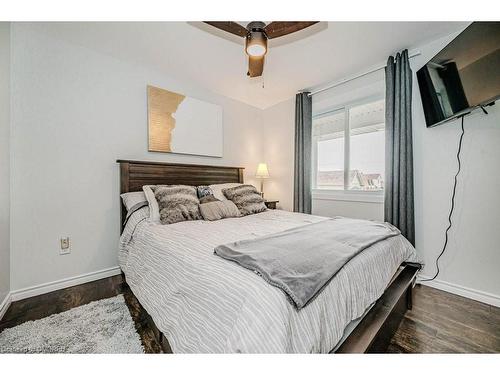 27 Aldridge Street, Hamilton, ON - Indoor Photo Showing Bedroom