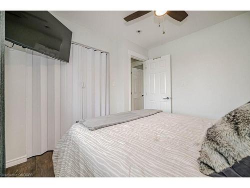 27 Aldridge Street, Hamilton, ON - Indoor Photo Showing Bedroom