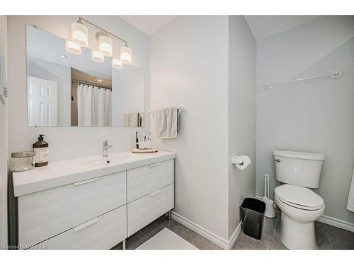 27 Aldridge Street, Hamilton, ON - Indoor Photo Showing Bathroom