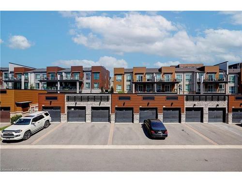 212-2375 Bronte Road, Oakville, ON - Outdoor