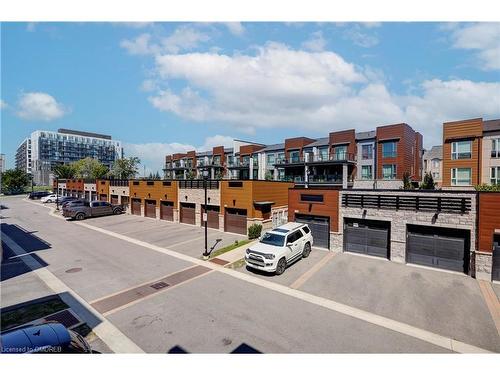 212-2375 Bronte Road, Oakville, ON - Outdoor