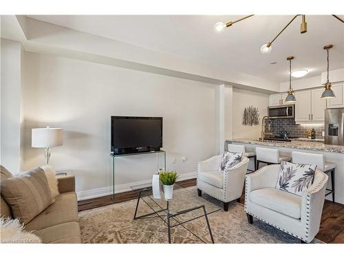 212-2375 Bronte Road, Oakville, ON - Indoor Photo Showing Living Room