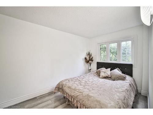 6068 Drummond Road, Niagara Falls, ON - Indoor Photo Showing Bedroom