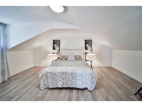 6068 Drummond Road, Niagara Falls, ON - Indoor Photo Showing Bedroom