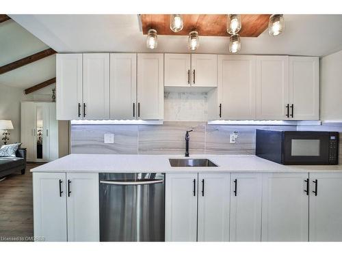 6068 Drummond Road, Niagara Falls, ON - Indoor Photo Showing Kitchen