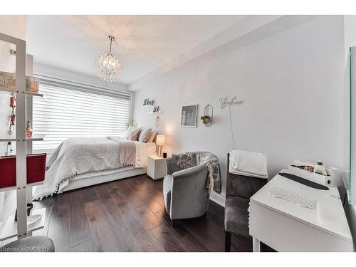 116 Maurice Drive, Oakville, ON - Indoor Photo Showing Bedroom