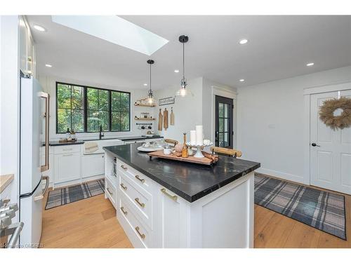 27 Tweedle Street, Glen Williams, ON - Indoor Photo Showing Kitchen With Upgraded Kitchen