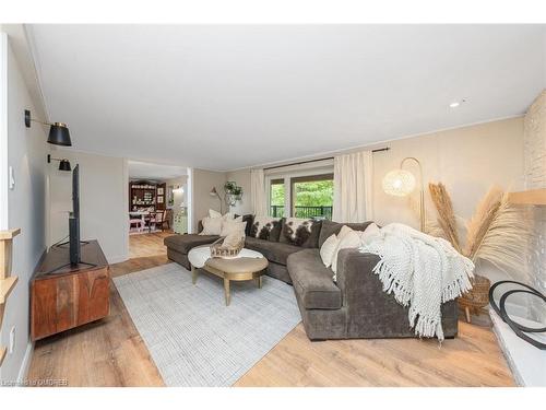 27 Tweedle Street, Glen Williams, ON - Indoor Photo Showing Living Room