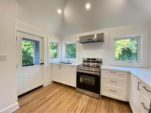 159 Geneva Street, St. Catharines, ON - Indoor Photo Showing Kitchen