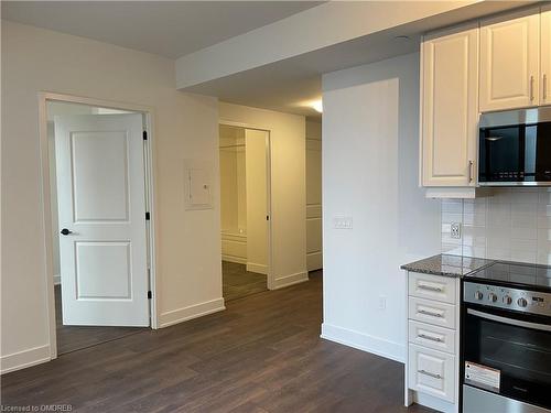 201-2343 Khalsa Gate, Oakville, ON - Indoor Photo Showing Kitchen