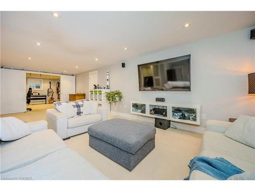 433 Pinegrove Road, Oakville, ON - Indoor Photo Showing Living Room