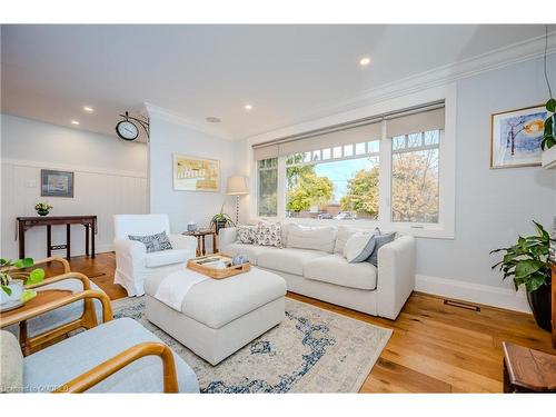 433 Pinegrove Road, Oakville, ON - Indoor Photo Showing Living Room