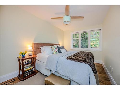 433 Pinegrove Road, Oakville, ON - Indoor Photo Showing Bedroom