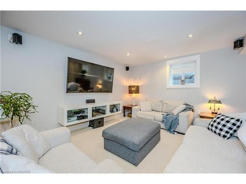 433 Pinegrove Road, Oakville, ON - Indoor Photo Showing Living Room