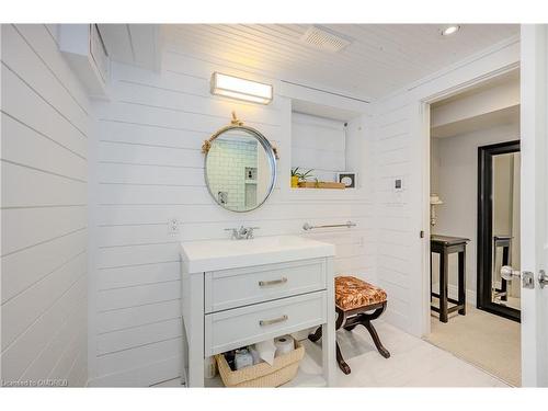 433 Pinegrove Road, Oakville, ON - Indoor Photo Showing Bathroom