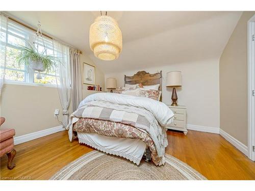 62 Nelson Court, Halton Hills, ON - Indoor Photo Showing Bedroom