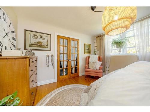 62 Nelson Court, Halton Hills, ON - Indoor Photo Showing Bedroom