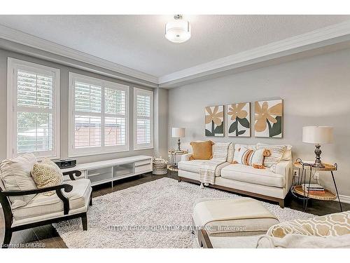 3362 Fox Run Circle, Oakville, ON - Indoor Photo Showing Living Room