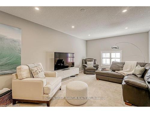 3362 Fox Run Circle, Oakville, ON - Indoor Photo Showing Living Room