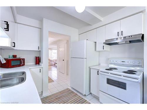 1126 Beechnut Road, Oakville, ON - Indoor Photo Showing Kitchen With Double Sink