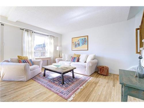 1126 Beechnut Road, Oakville, ON - Indoor Photo Showing Living Room