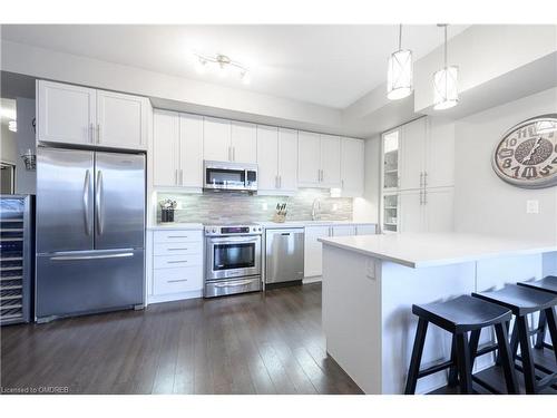 204-128 Garden Drive, Oakville, ON - Indoor Photo Showing Kitchen With Upgraded Kitchen